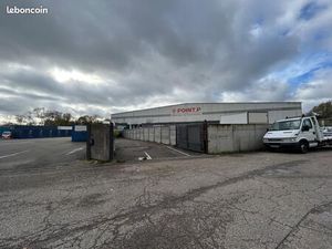 Local industriel 113 m²