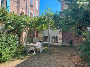 Appartement rénové 3 pièces 72m2 avec Cour