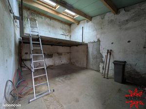 Parking/box 1 pièce 40 m²