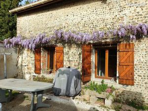 Av belle maison en pierre