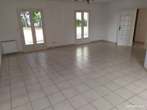 Maison avec jardin et garage