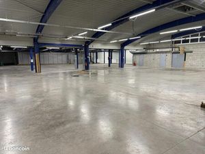 Local 1860 m² Yssingeaux