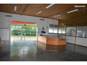 Local commercial 152 m² YSSINGEAUX