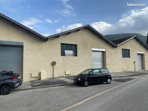 Entrepôt  local d'activité  stockage  industriel