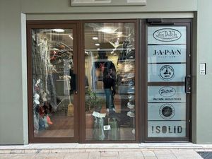 PAS-DE-PORTE À VENDRE – LOCAL COMMERCIAL Centre-ville de Vaison-la-Romaine (84110)