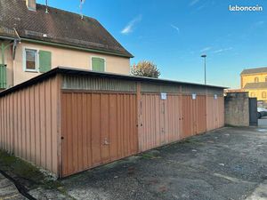 Garage fermé à louer