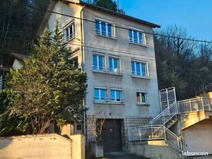 Maison . 145m². 6 pieces. 2 garages  3Terrasses  plusieurs dépendances