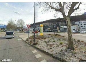 Local commercial 300 m²