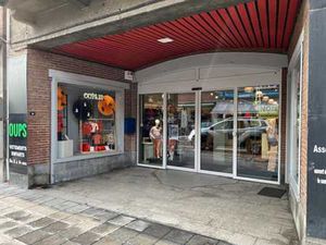 Surface commerciale de 250m² sise au centre de Beauraing.