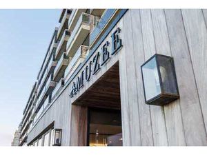 Local commercial unique sur la digue de Zeebruges avec vu...