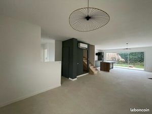 Maison neuve lumineuse