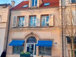 Superbe  lumière et calme au COEUR de Rueil Mson