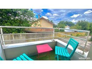 Studio meublé 20m2 balcon  parking  piscine