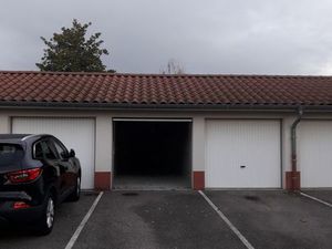 Garage fermé + place stationnement