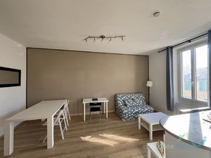 VENTE T2 TRAVERSANT LA SEYNE CENTRE DERNIER ETAGE FAIBLE CHA