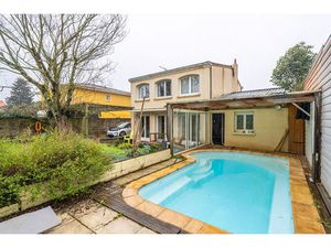 Eysines - Maison 7 pièces de 137m² avec une piscine et un grand jardin