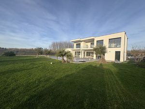 MAISON EXCEPTIONNELLE DE 285m2 TRES RECENTE AVEC PISCINE