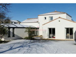 VILLA SUR PORNIC - VIE DE PLAIN PIED - ACCÈS AU PORT ET AUX COMMERCES