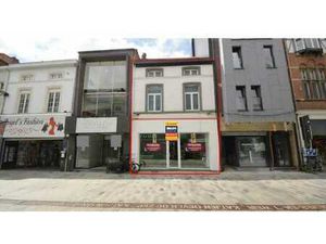 COMMERCIEEL GEBOUW MET POTENTIEEL KATTESTRAAT