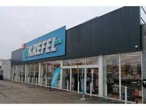 UITSTEKEND GELEGEN COMMERCIEEL PAND NAAST BRICO