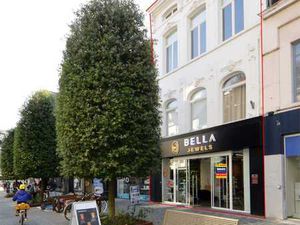 KARAKTERVOL HANDELSPAND VERNIEUWDE ZOUTSTRAAT