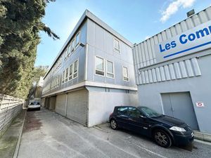 BUREAUX ENTREPOTS À 3 MINUTES DE L'AUTOROUTE DE CANNES