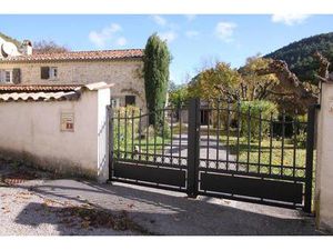 Jolie villa 3 façades de village  sur 855 m2  3 chambres  à Ballons (26)  à 2 pas des...