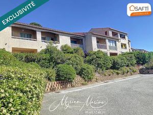 À VENDRE APPARTEMENT 2 PIECES MEUBLÉ AVEC TERRASSE ET PARKING -LES ISSAMBRES (83380)