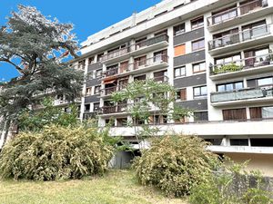 300 m RER et COMMERCES - 22 rue du Pont de Créteil