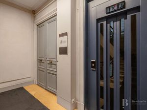 PARIS VIII - BUREAU 239 M2 - RUE DE MIROMESNIL