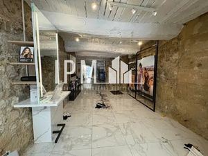 A louer local commercial de 150 m² - 13100 AIX EN PROVENCE