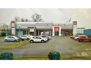 Surface commercial divisible - 880m2 étage - Zone commercial Auchan - BX LAC
