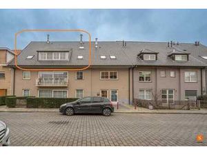 Instapklaar duplexappartement met 3 slaapkamers in hart...