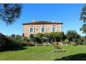 Ancienne métairie de château rénovée sur parc arboré et fleuri. Piscineavec goût. Bel...