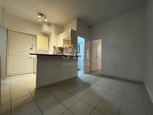 Jolie 2 pièces rénové au RDC