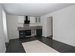 A DECIZE  Appartement F2 de plain pied proche centre-ville