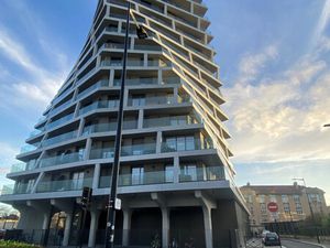 BASSIN DU COMMERCE /RUE DE PARIS - TOUR ALTA