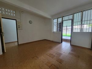 Local professionnel à louer CAYENNE 2 pièce(s) 77m2 715€/mois HT/HC