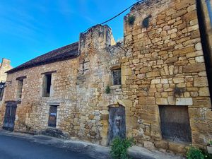 Charmante Maison de Village en Pierre avec un Potentiel Exceptionnel