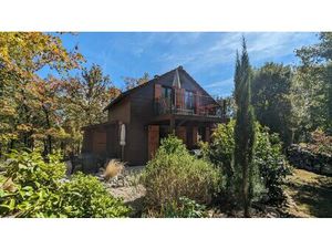 Spacieux chalet en bois de 3 chambres situé sur le terrain de golf près de Sarlat