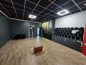 Vente Bureaux et commerces à La Roche-Sur-Yon Zad - Zi Nord (85000) : à vendre / 600m² La 