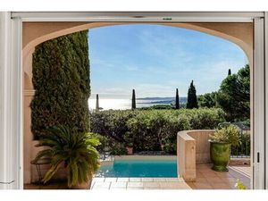 À vendre villa avec piscine et vue mer à Sainte Maxime Golfe d