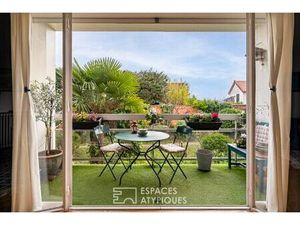 Lumineux premier étage avec balcon sur espace vert