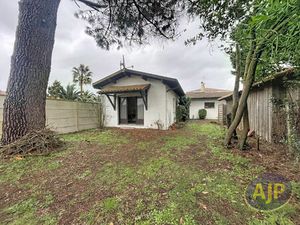 GUJAN MESTRAS - Maison 5 pièces de 105 m² environ avec garage.