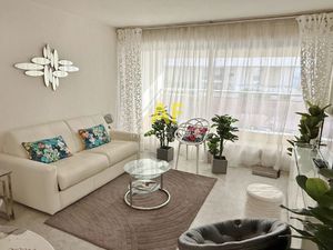 SAINT RAPHAEL - TRIANGLE D'OR - APPARTEMENT 2 PIECES AVEC V