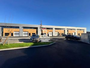 Basse Goulaine - À vendre local d'activité neuf 160 20 m²