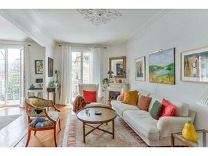 Nice Musiciens : Appartement de charme en dernier étage dans Palais bourgeois