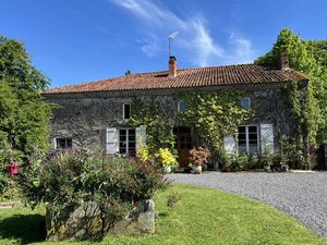 Ferme et domaine équestre avec 4 maisons et plus de 24 ha de terres et de pâturages