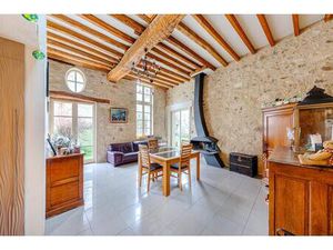 Propriété de caractère du XIX en pierres ciselées