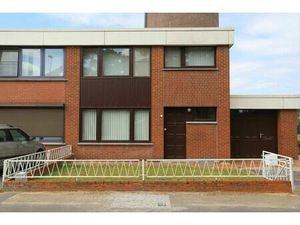 Halfopen gezinswoning met potentieel te Bosblook Genk